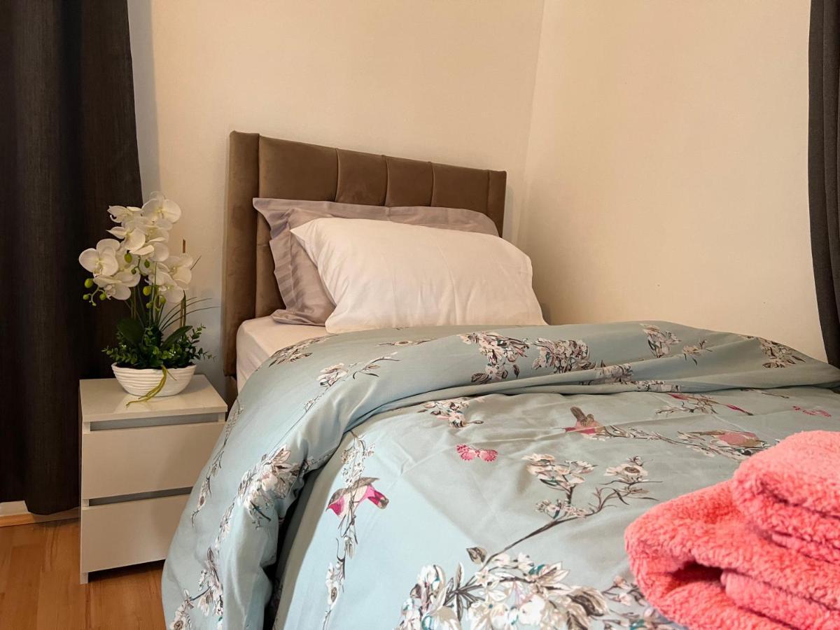 Park View Serviced Apartment - Next To Northolt Tube Station - Near Central London & Wembley Buitenkant foto
